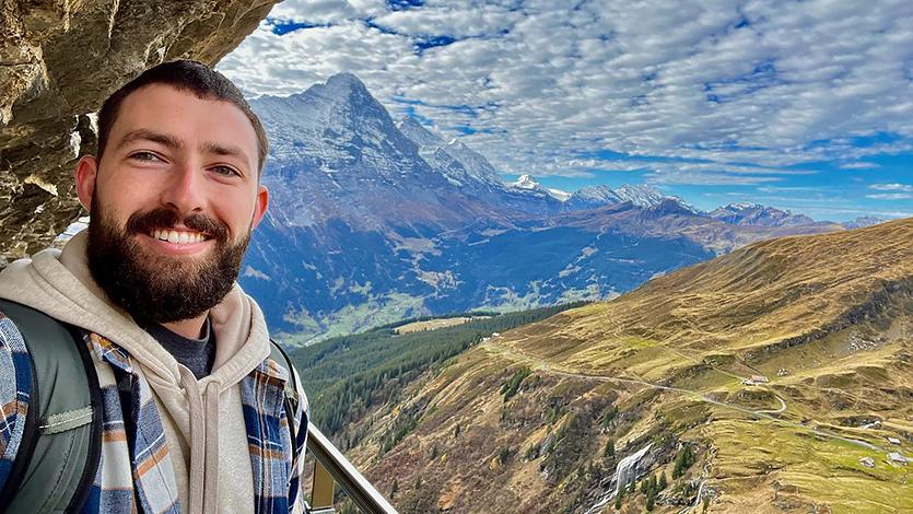 Image if 画Coisson exploring the mountains in Grindelwald during his free time in 瑞士.